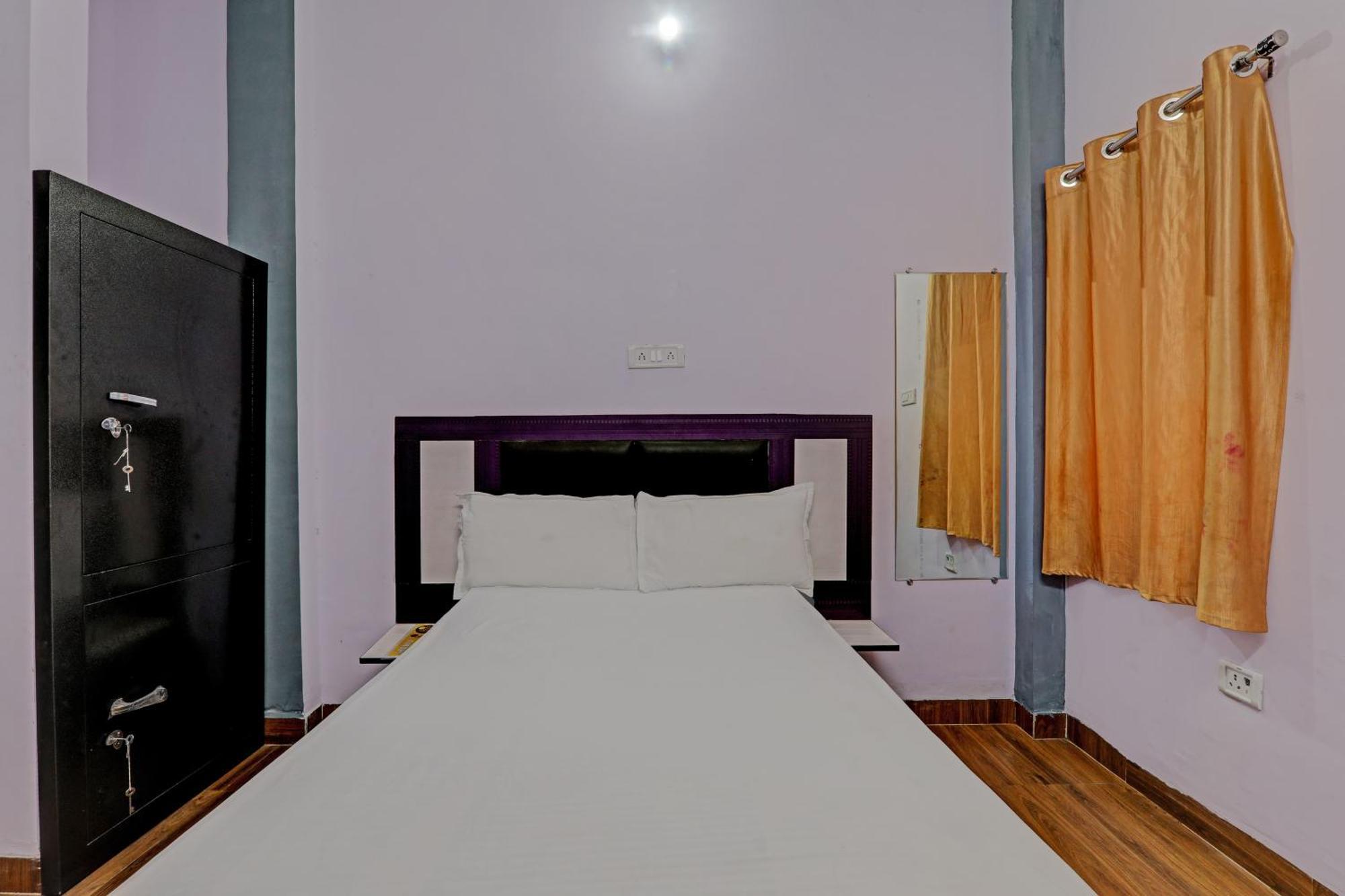 Oyo Hotel Crown Lucknow Exterior foto