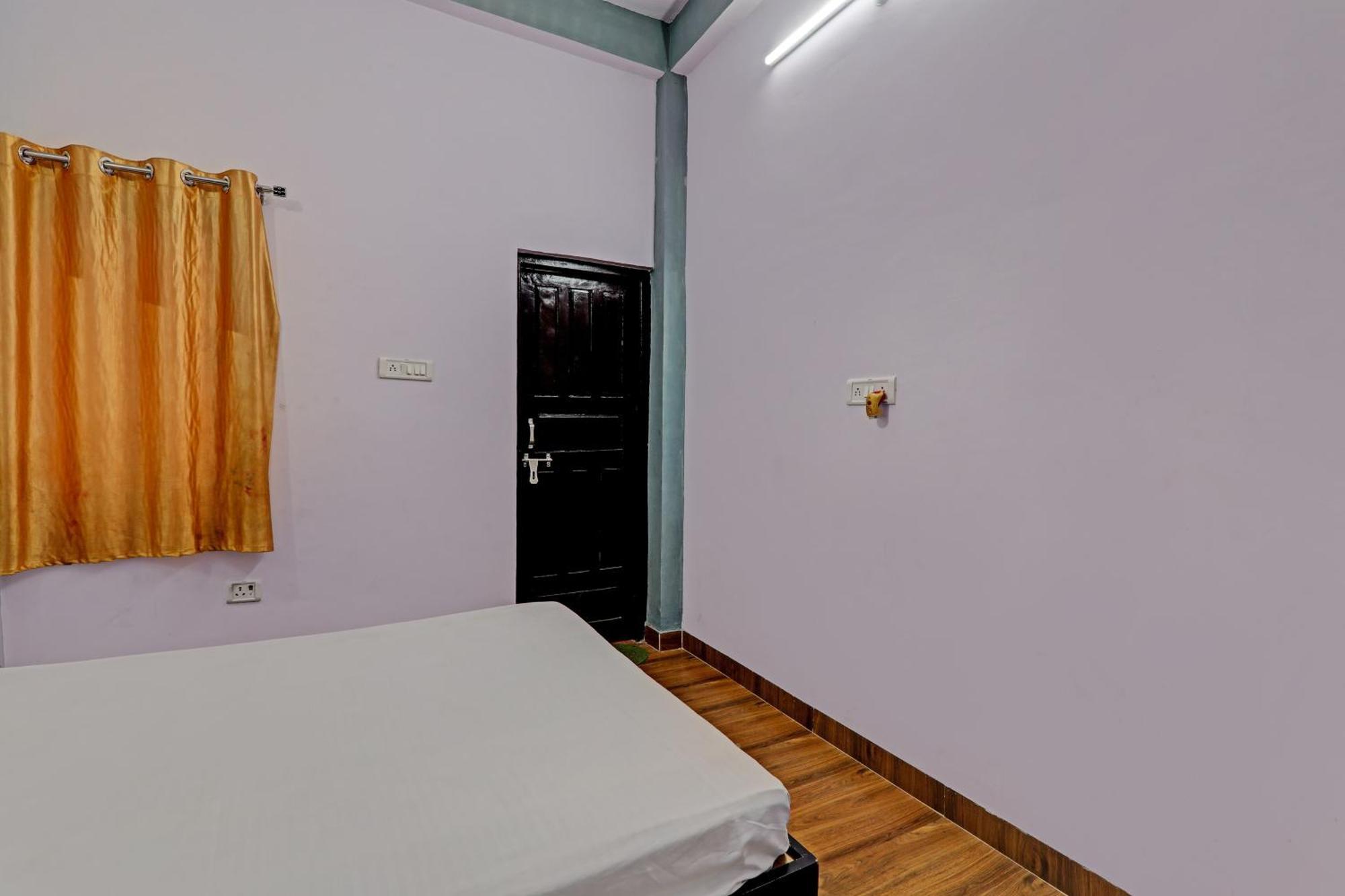 Oyo Hotel Crown Lucknow Exterior foto