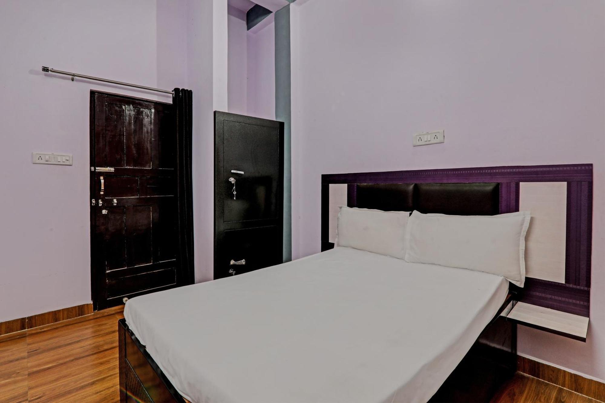 Oyo Hotel Crown Lucknow Exterior foto