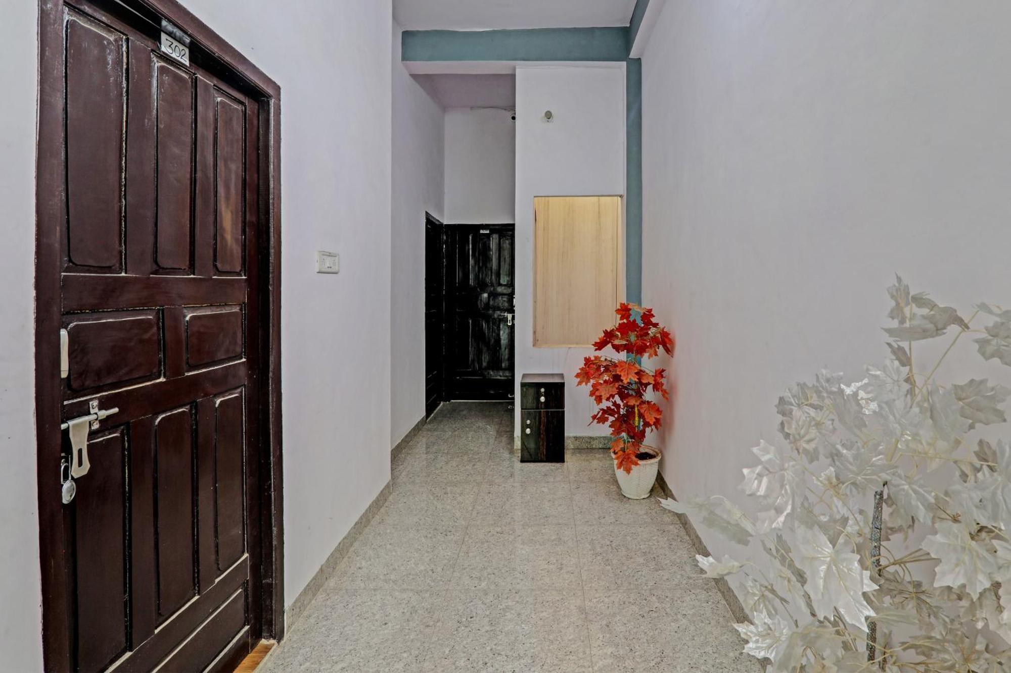 Oyo Hotel Crown Lucknow Exterior foto