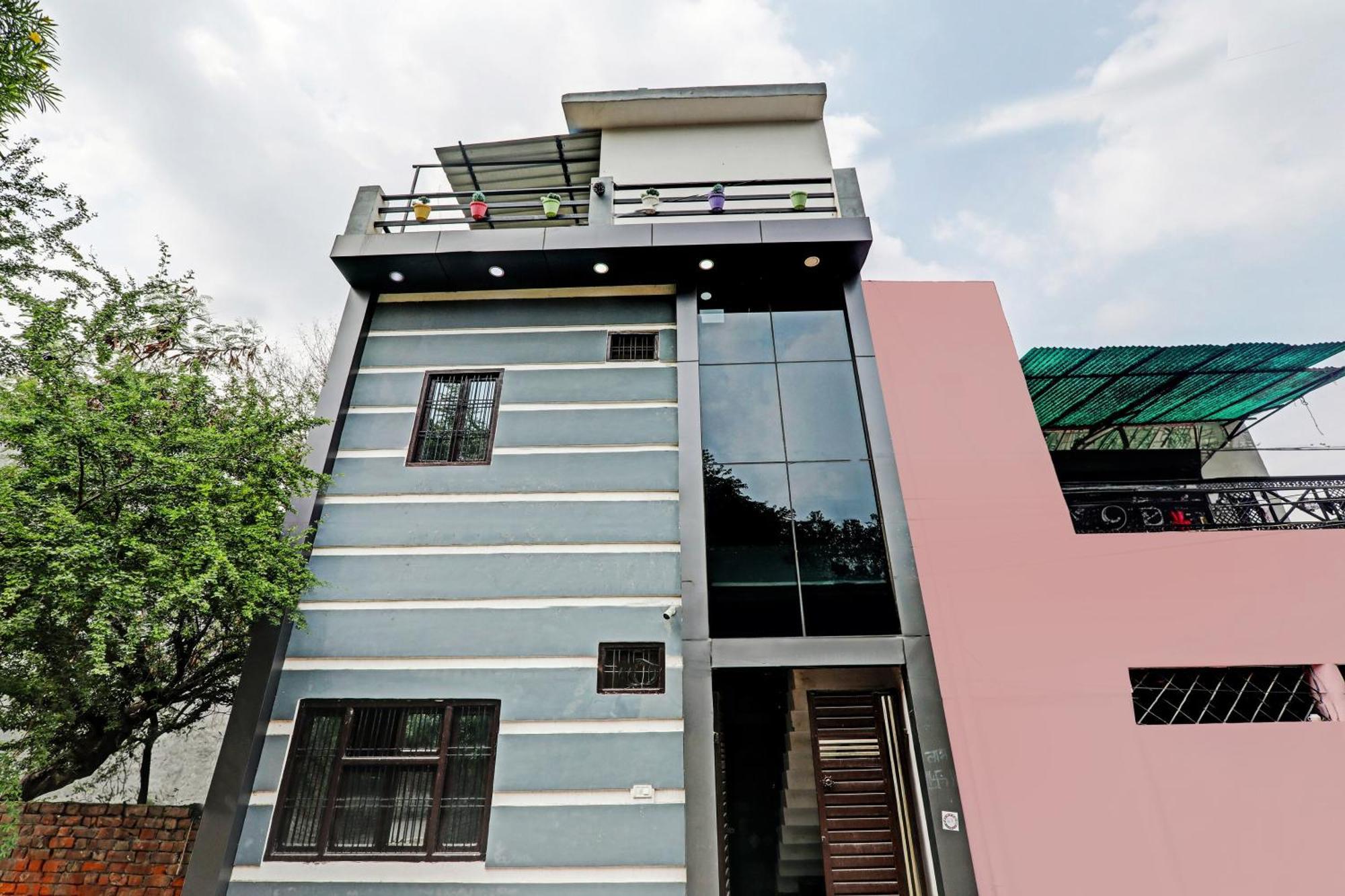 Oyo Hotel Crown Lucknow Exterior foto