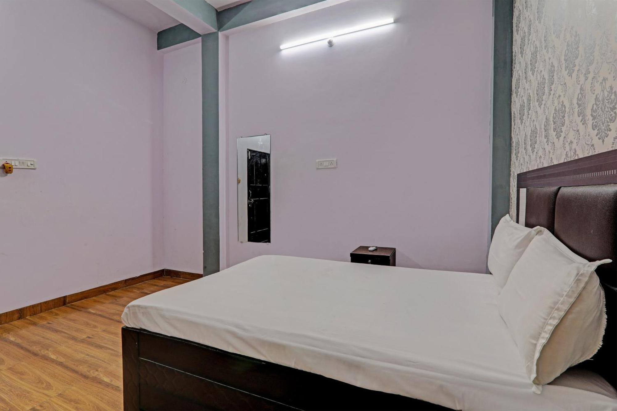 Oyo Hotel Crown Lucknow Exterior foto