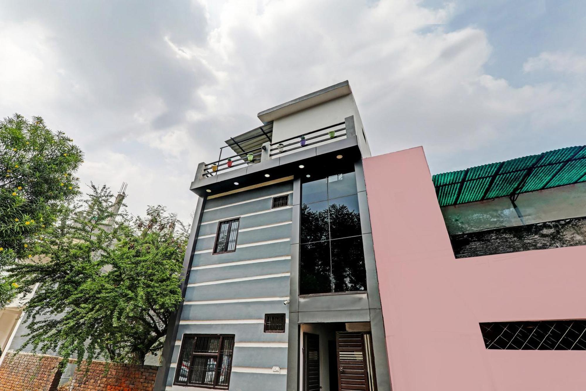 Oyo Hotel Crown Lucknow Exterior foto